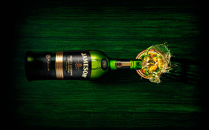 Glass Explorer of Jameson whisky bottle and serve