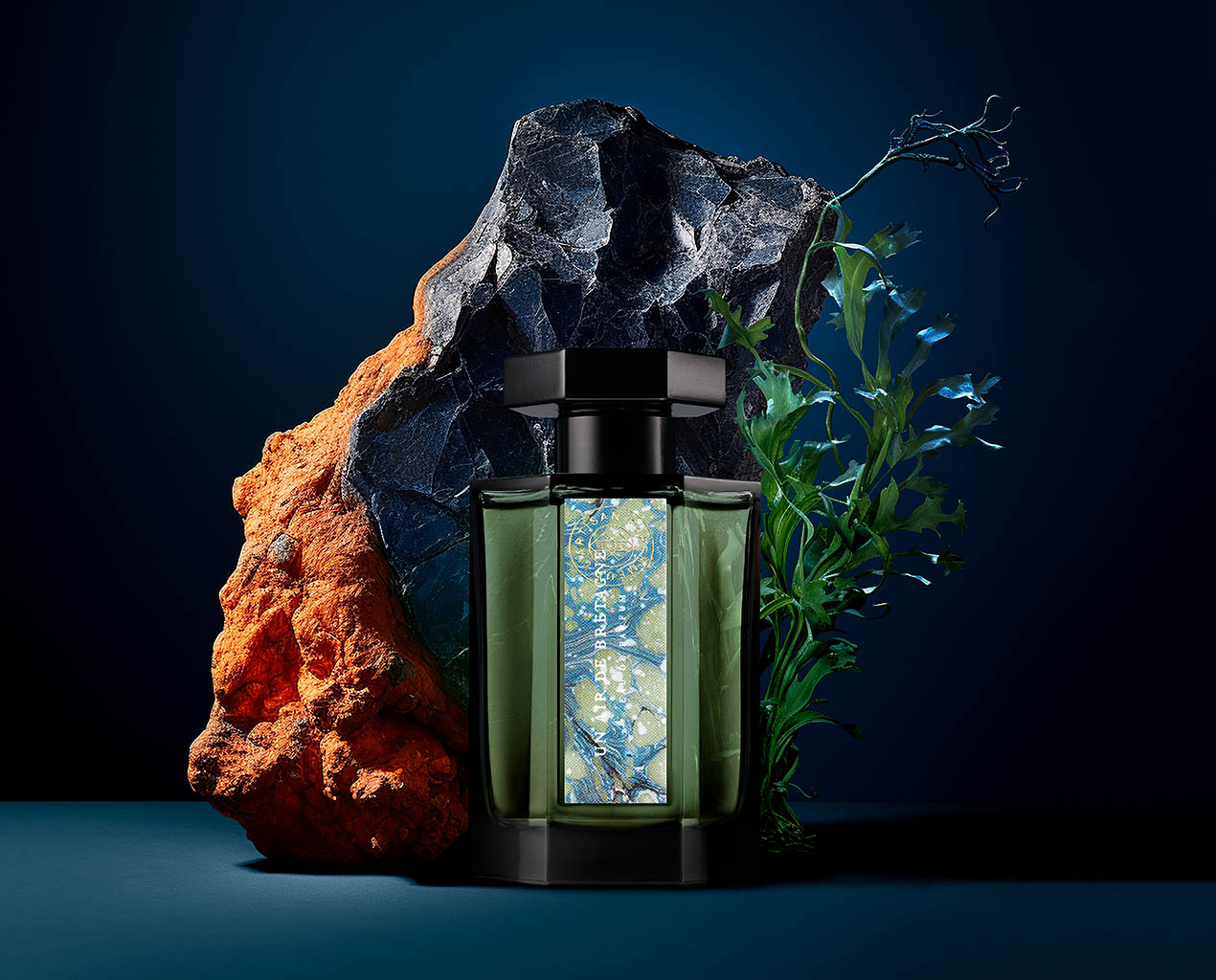 Advertising Still Life Product Photography of L'Artisan Parfumeur Un air de Bretagne by Packshot Factory