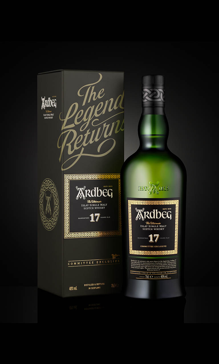 Packshot Factory - Black background - Ardbeg The Ultimate Whisky Bottle and Box