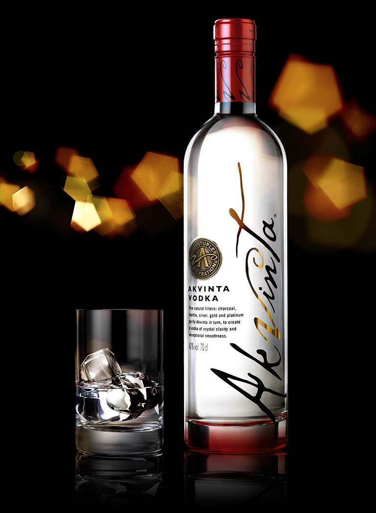 Packshot Factory - Bottle - Akvinta vodka bottle and serve