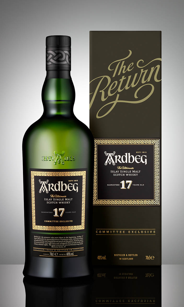 Packshot Factory - Coloured background - Ardbeg The Ultimate Whisky Bottle and Box