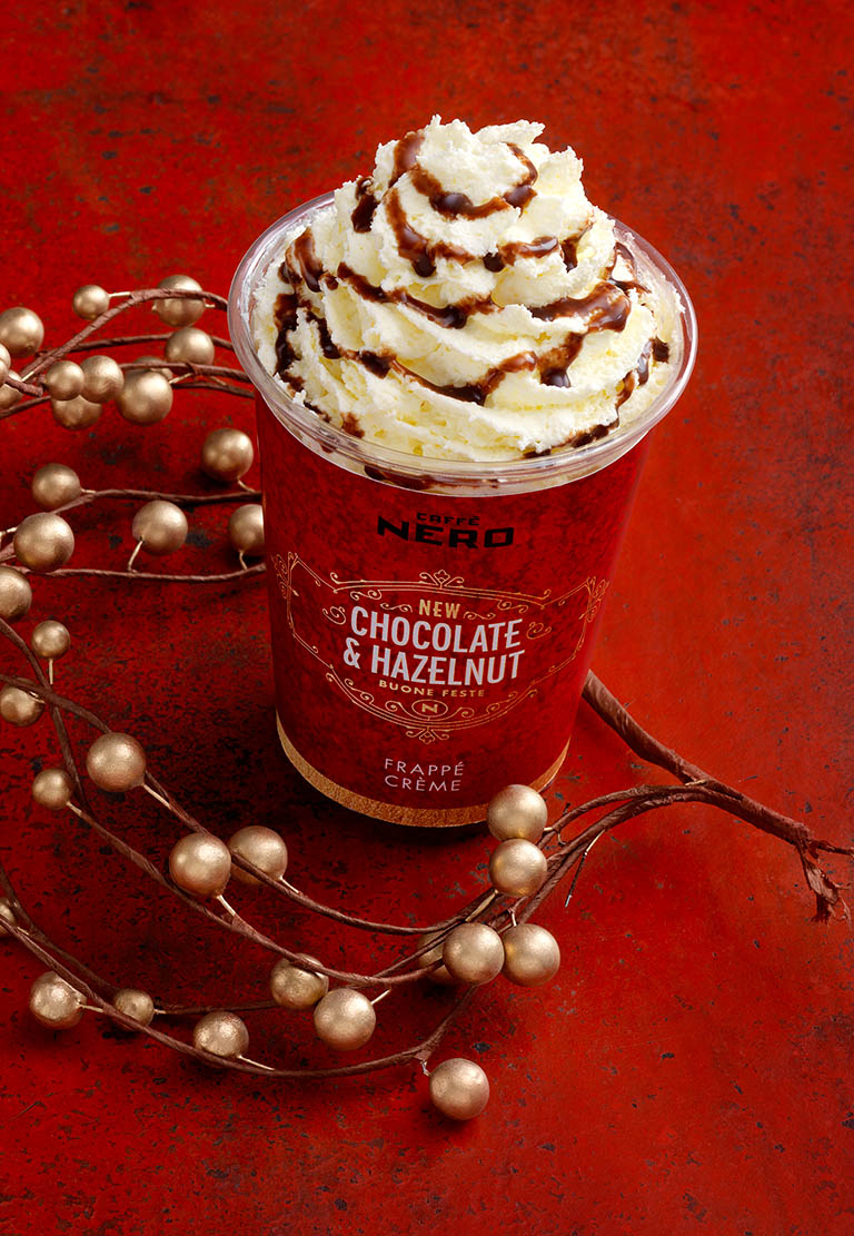 Packshot Factory - Coloured background - Caffe Nero frappe