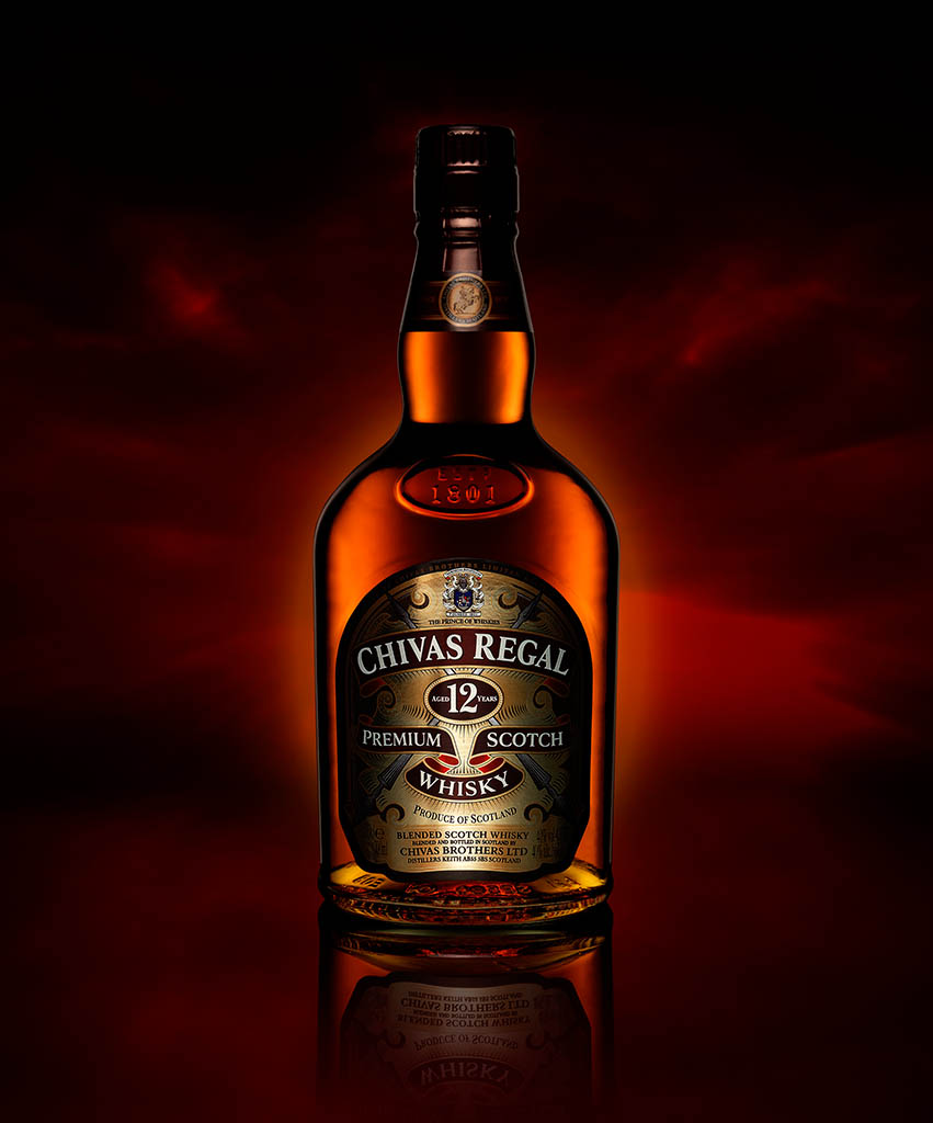 Packshot Factory - Coloured background - Chivas Regal whisky bottle