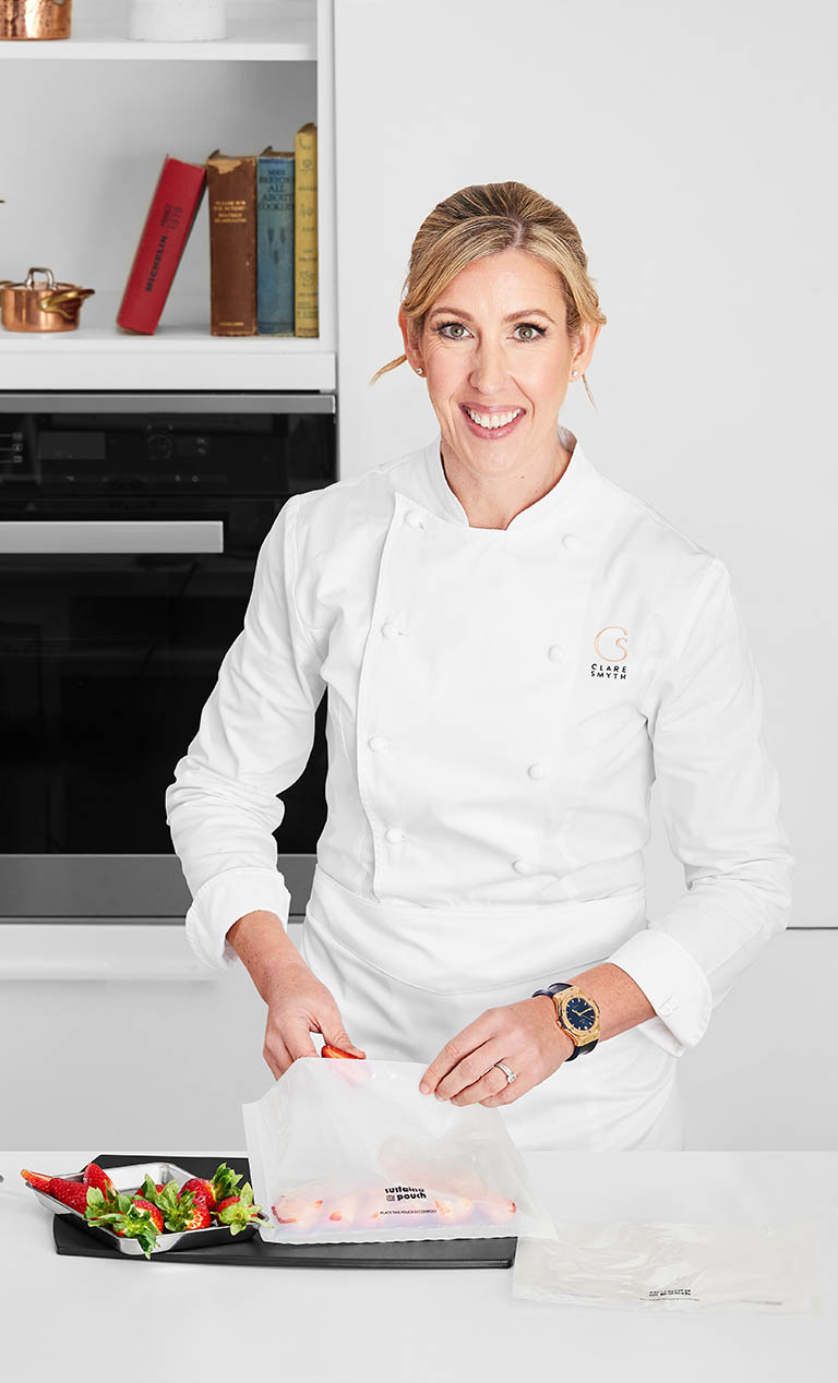 Packshot Factory - Coloured background - Clare Smyth Knifewear