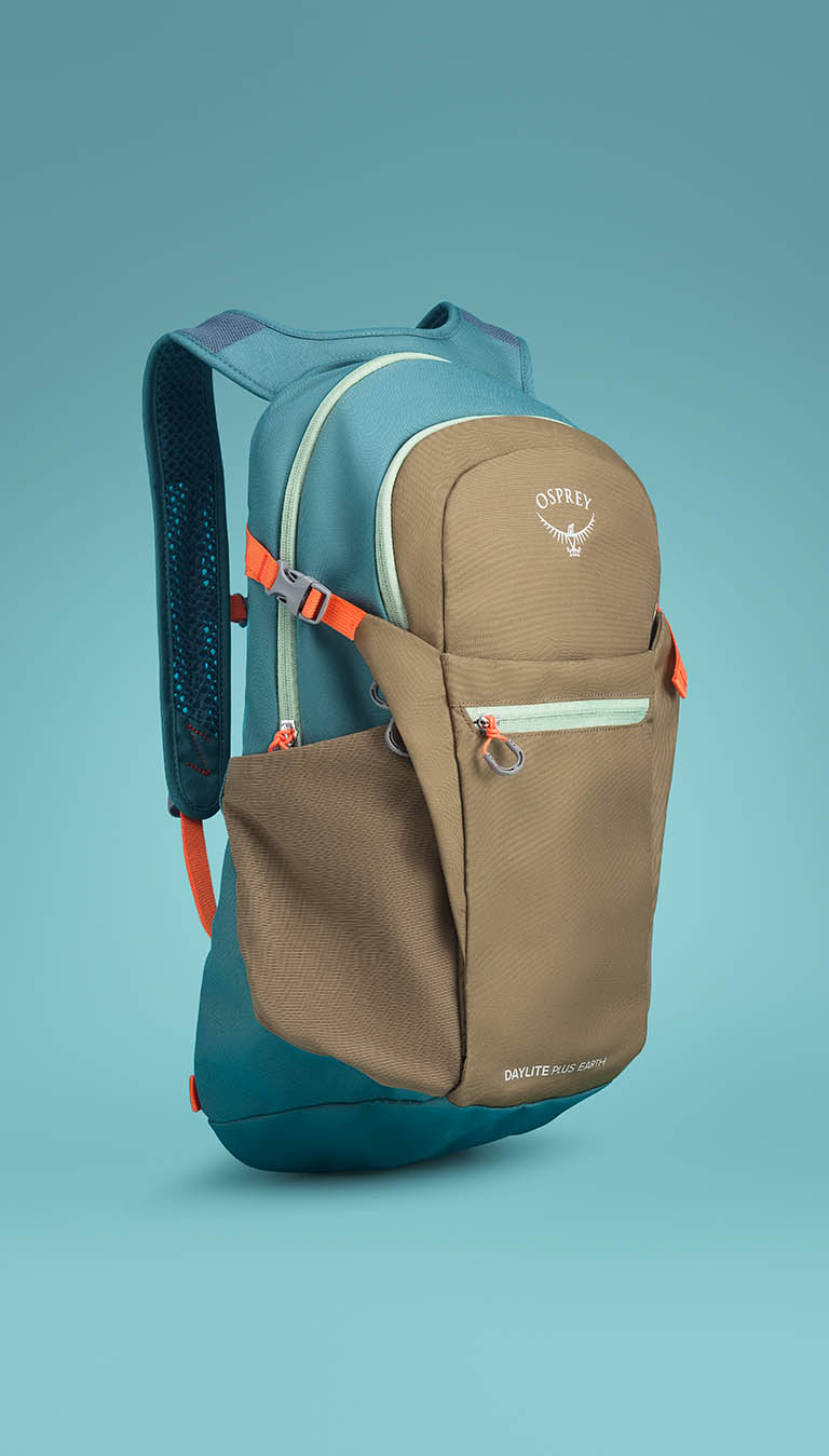 Packshot Factory - Coloured background - Osprey Backpack