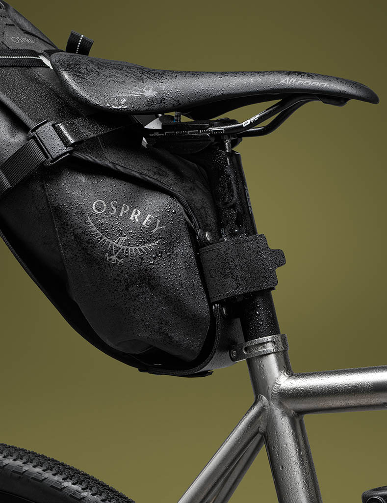 Packshot Factory - Coloured background - Osprey Bicycle Saddle Bag