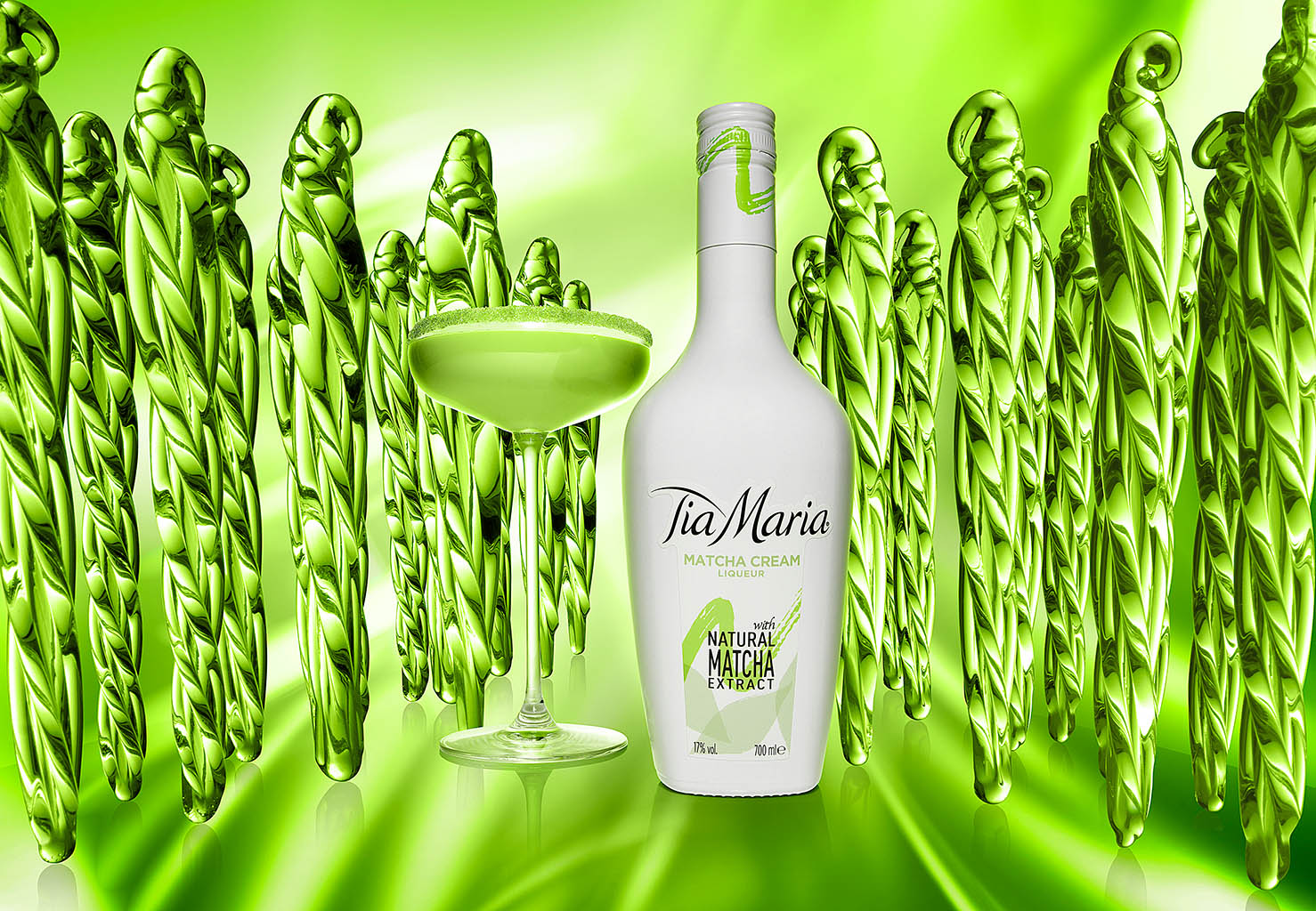 Packshot Factory - Coloured background - Tia Maria Matcha bottle and serve with icicles