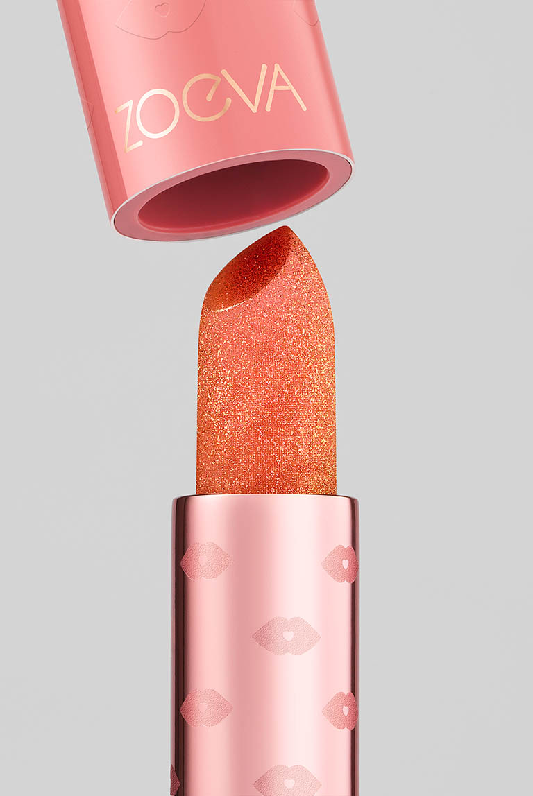 Packshot Factory - Coloured background - Zoeva Lipstick