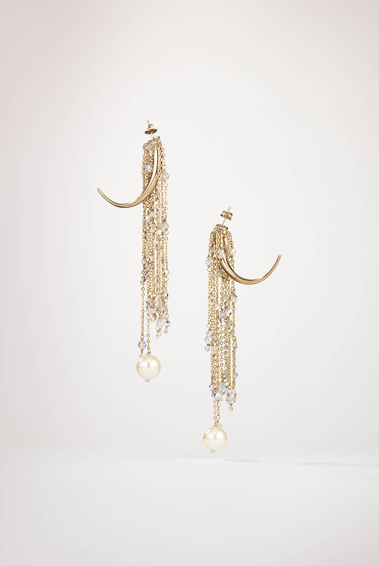 Packshot Factory - Earrings - Eden Diodati gold pearl earrings