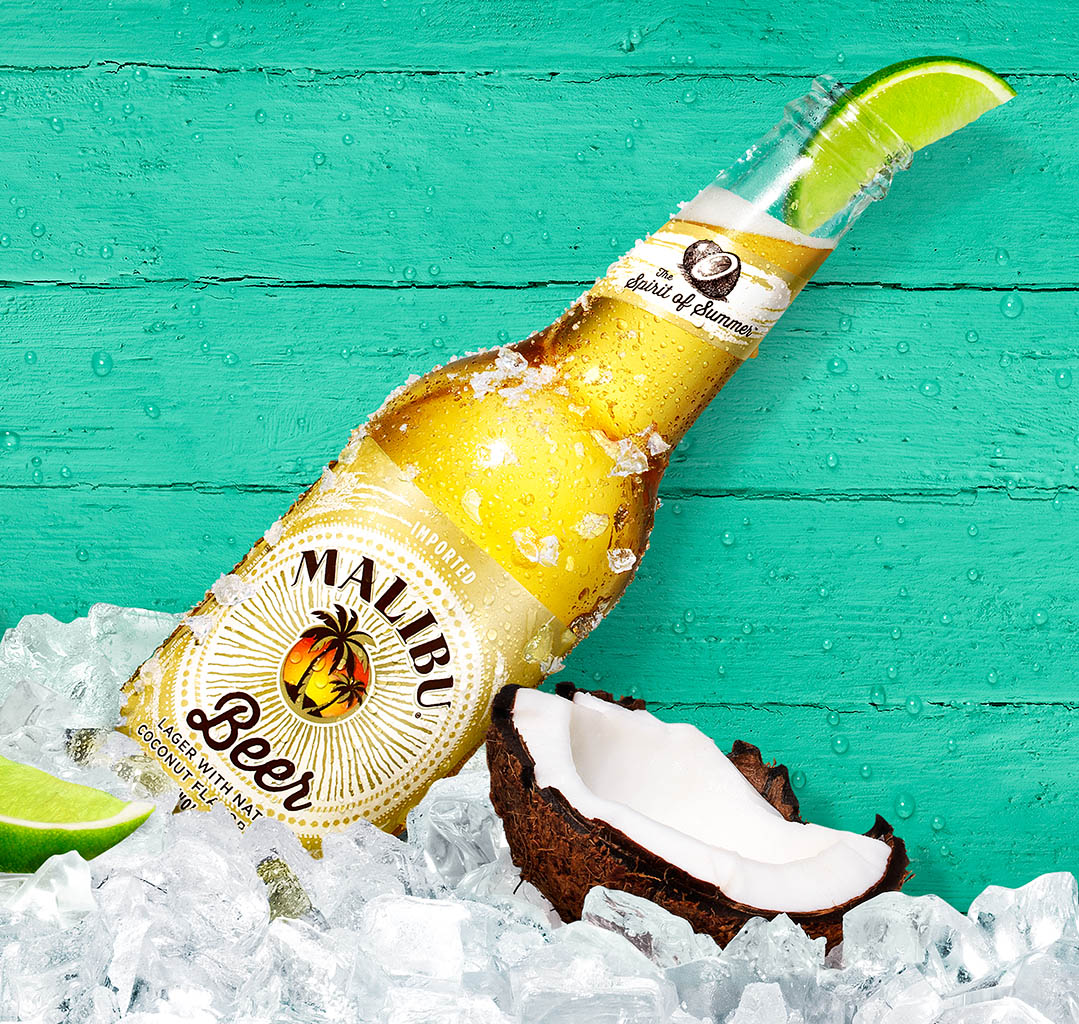 Packshot Factory - Lager - Malibu beer bottle with lime