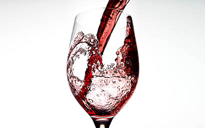 Glass Explorer of Red wine glass pour