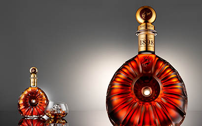 Pour Explorer of Remy Martin cognac bottle and serve