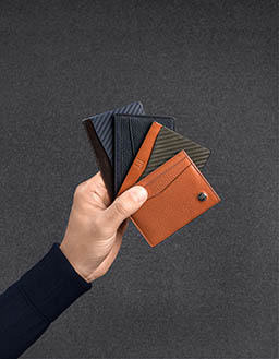 Model Explorer of Alfred Dunhill leather card wallet