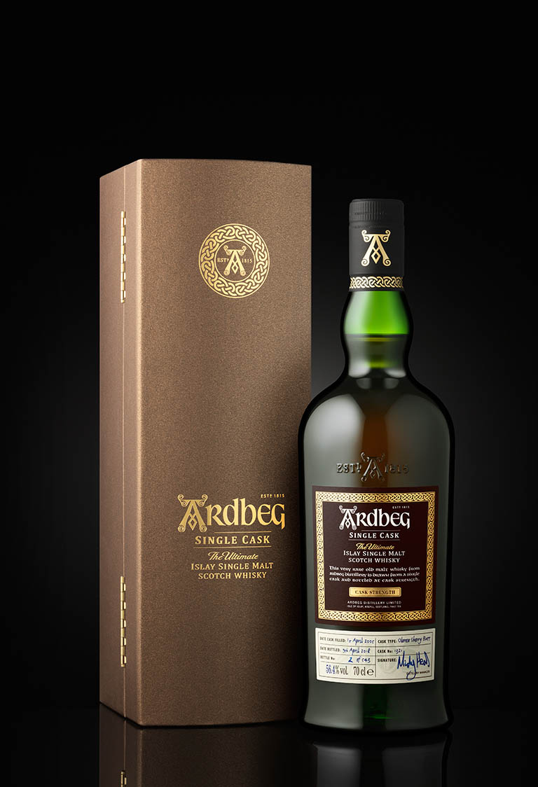 Packshot Factory - Packaging - Ardbeg whisky box set