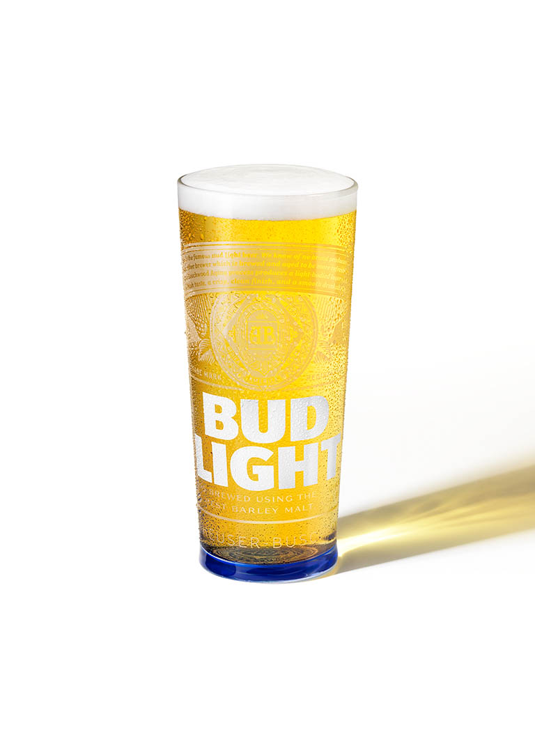 Packshot Factory - White background - Bud Light pint glass