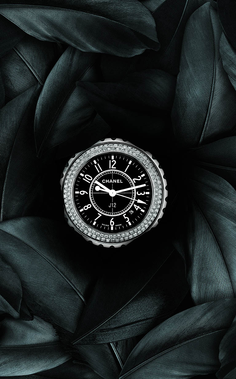 Packshot Factory - Womens watch - Chanel watch in feathers